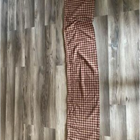 3 sets of swag window curtains and one valance curtain - Picture 3 of 3